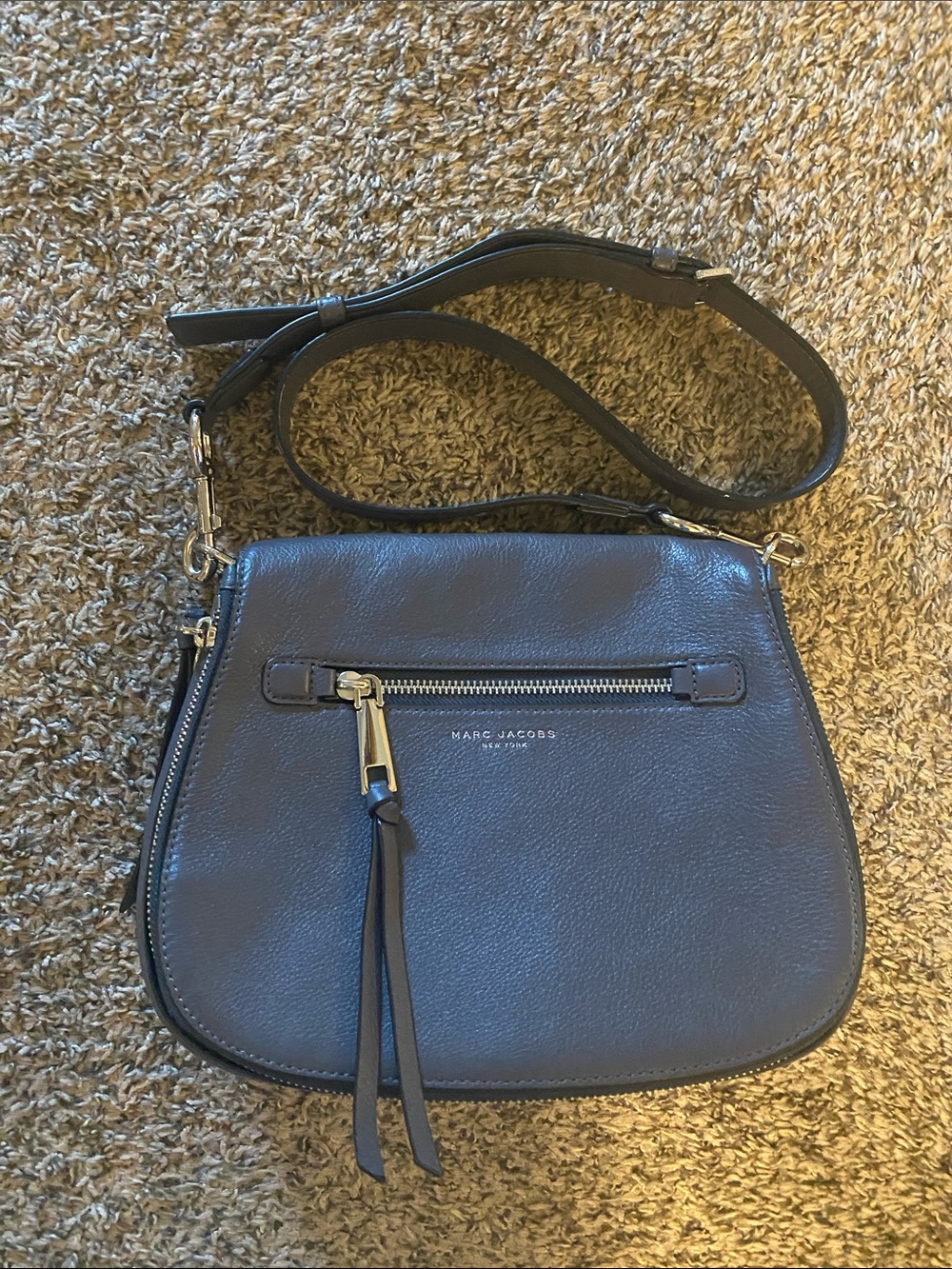 MARC JACOBS GRAY PEBBLE LEATHER RECRUIT NOMAD SADDLE BAG